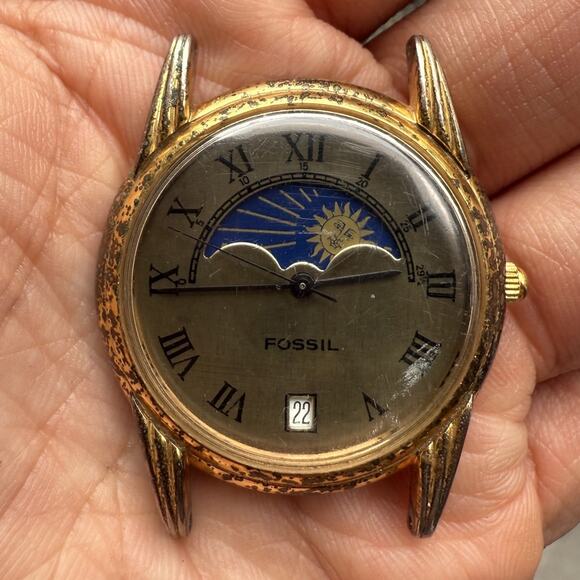 Rare Vintage Women's Watch FOSSIL FM-1854 Moon/Sun dial and date Analog Quartz - Picture 1 of 10